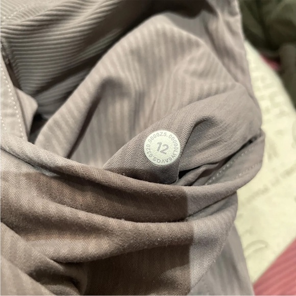 LULULEMON ATHLETICA Half Moon Dance STUDIO CROP PANTS Cinch *No Liner 12 XL - Picture 5 of 9